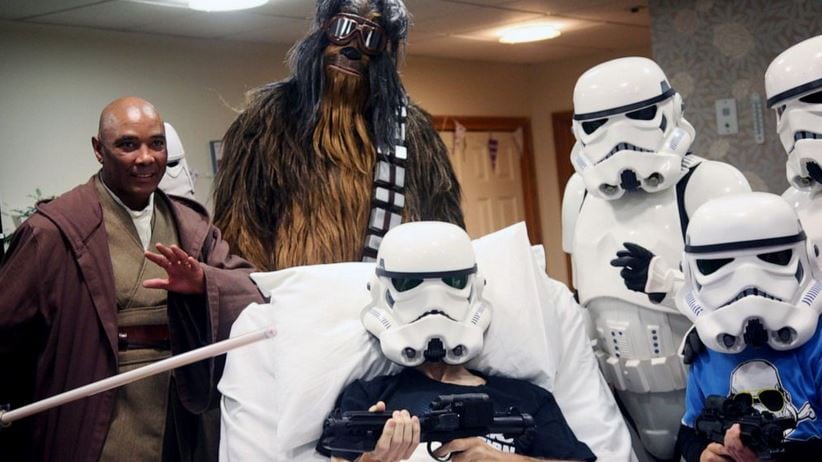 Terminally ill Star Wars Superfan gets special advanced screening of 'The Rise of Skywalker' with his son. 