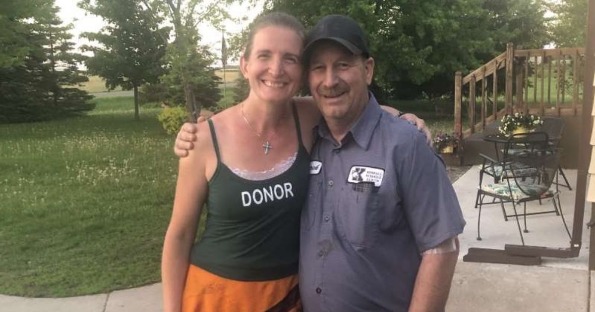 Minnesota 3rd grade teacher donates life-saving kidney to 64-year-old school custodian.