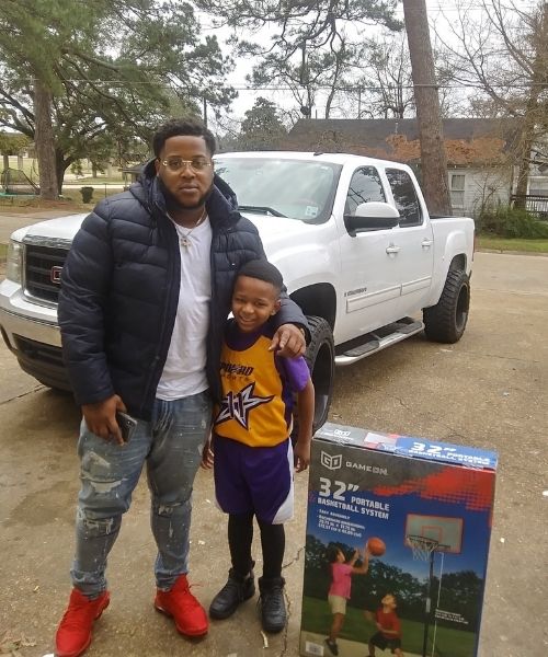Stranger gifts new basketball hoop to 8-year-old boy after seeing him shoot hoops into a trash can