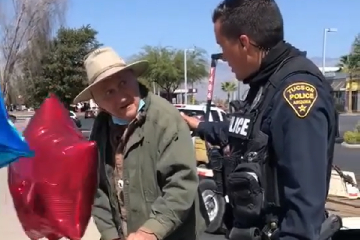 Tucson police officers gift new power chair to elderly man