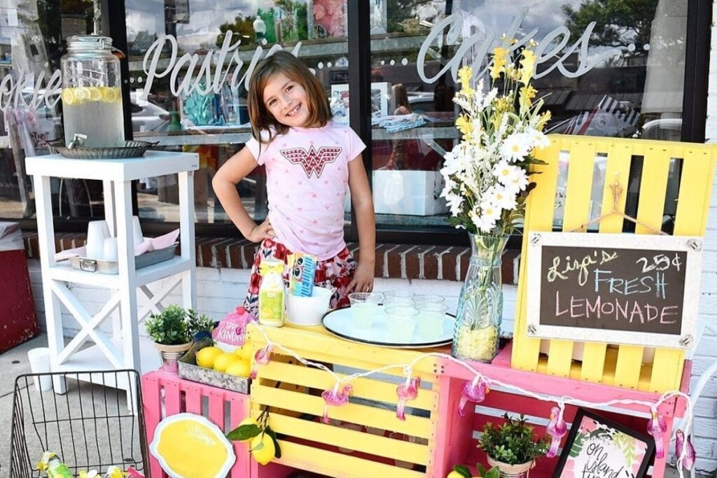 7-year-old girl raises $250k by opening a lemonade stand to help fund her own brain surgeries.