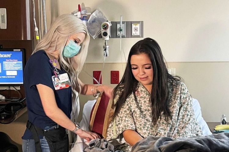 Las Vegas nurse brushes and braids patients’ hair on her days off.