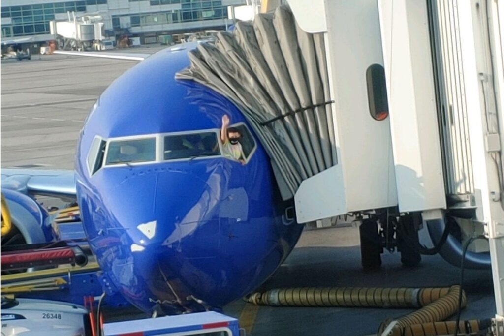 Southwest pilot lets boy flying by himself for the first time wave to his worried mom from cockpit window