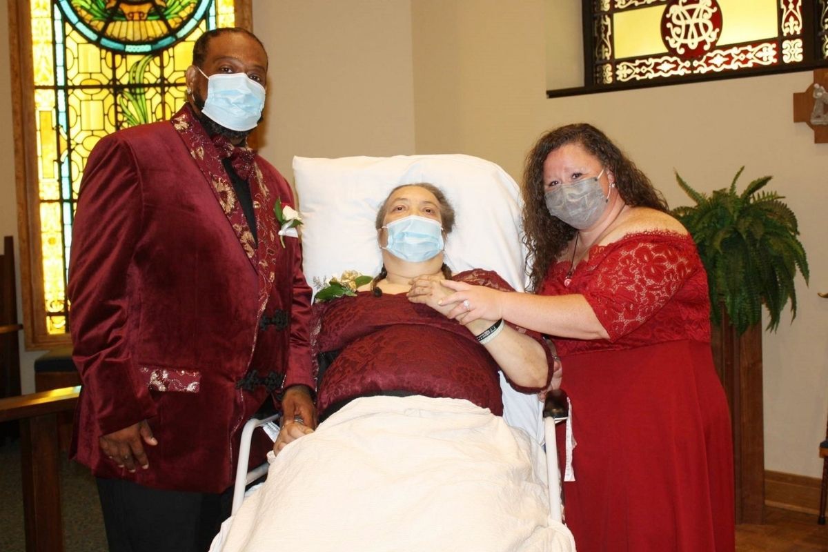 Couple gets married at hospital so the groom’s critically ill mother can be part of the ceremony.