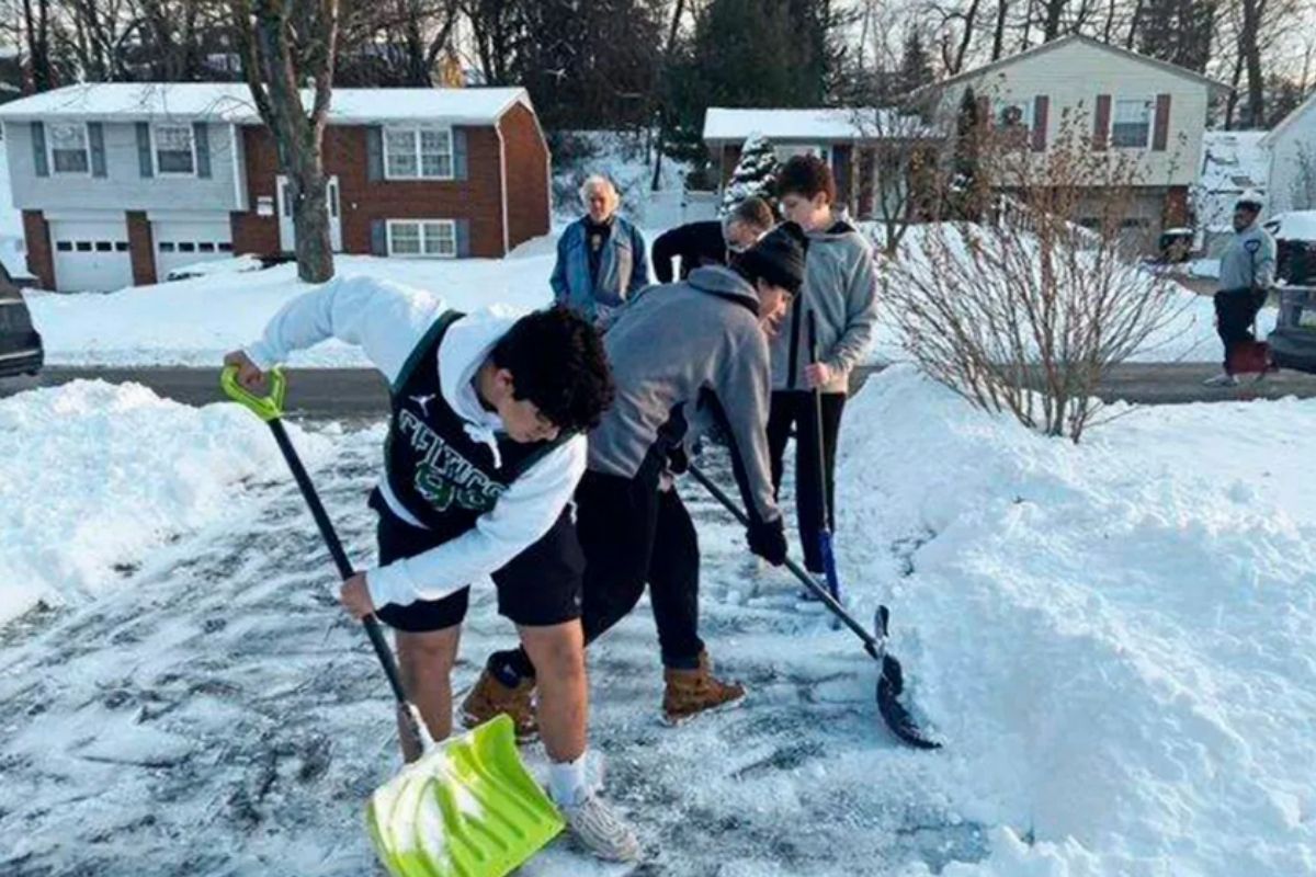 High school football coach cancels workout so players can shovel driveways for elderly neighbors.
